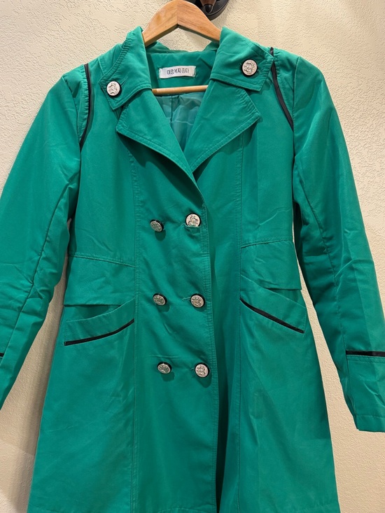 Source Unknown Jackets & Blazers - Size 2. Green Double-Breasted Trench Coat. Navy accented pockets. Silver buttons